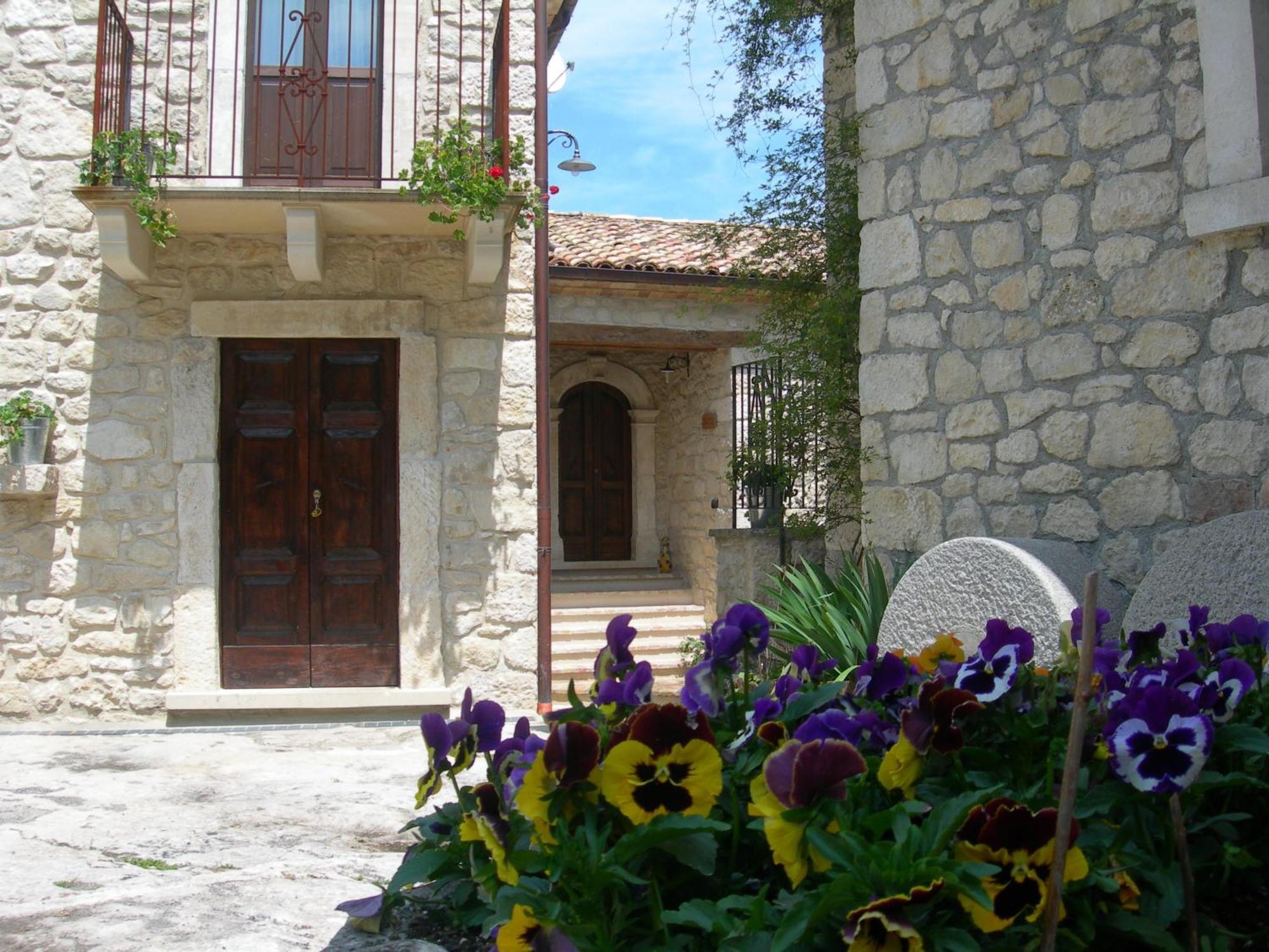 Agriturismo Borgo San Martino Abbateggio Exterior photo