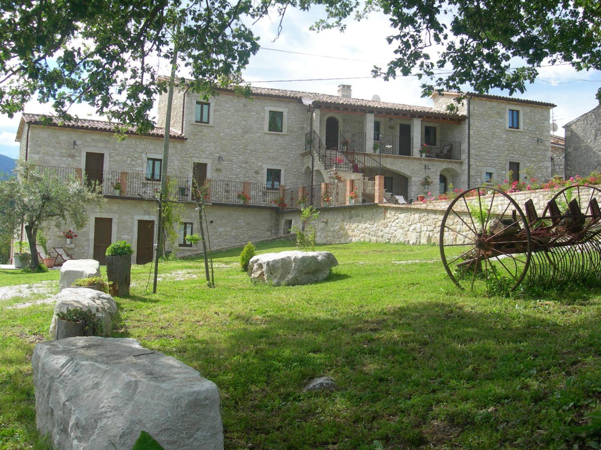 Agriturismo Borgo San Martino Abbateggio Exterior photo