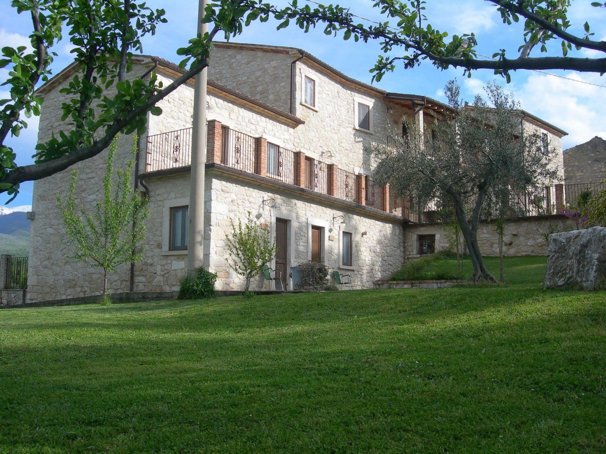Agriturismo Borgo San Martino Abbateggio Exterior photo