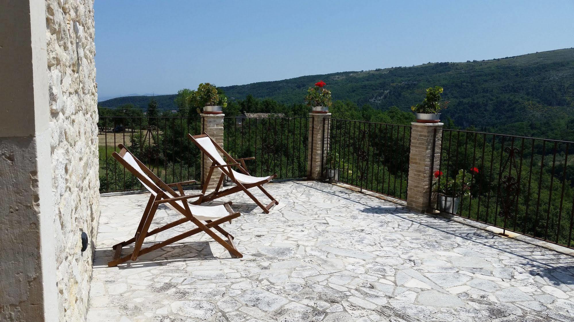 Agriturismo Borgo San Martino Abbateggio Exterior photo