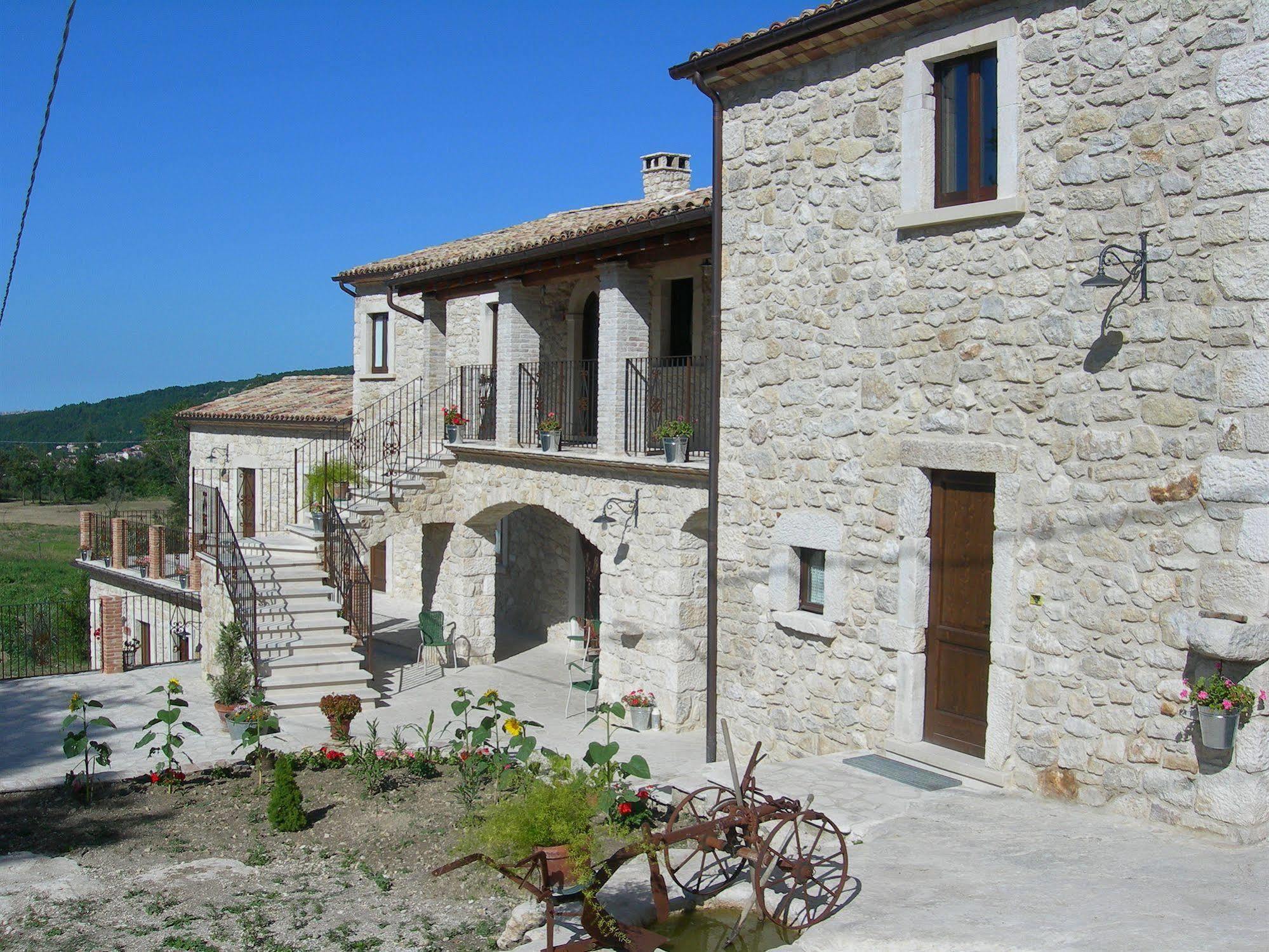 Agriturismo Borgo San Martino Abbateggio Exterior photo